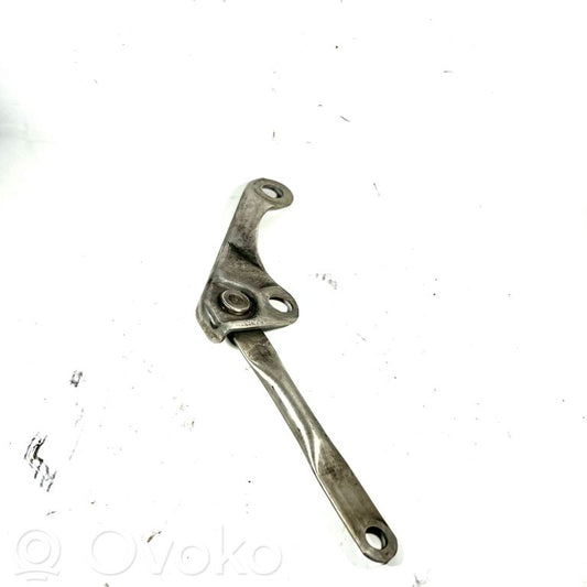 Izpūtēja turētājs