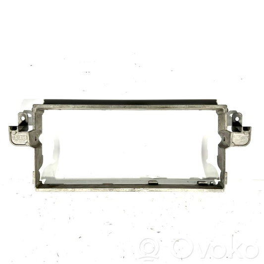 Radiouztvērēja / navigācija dekoratīvā apdare