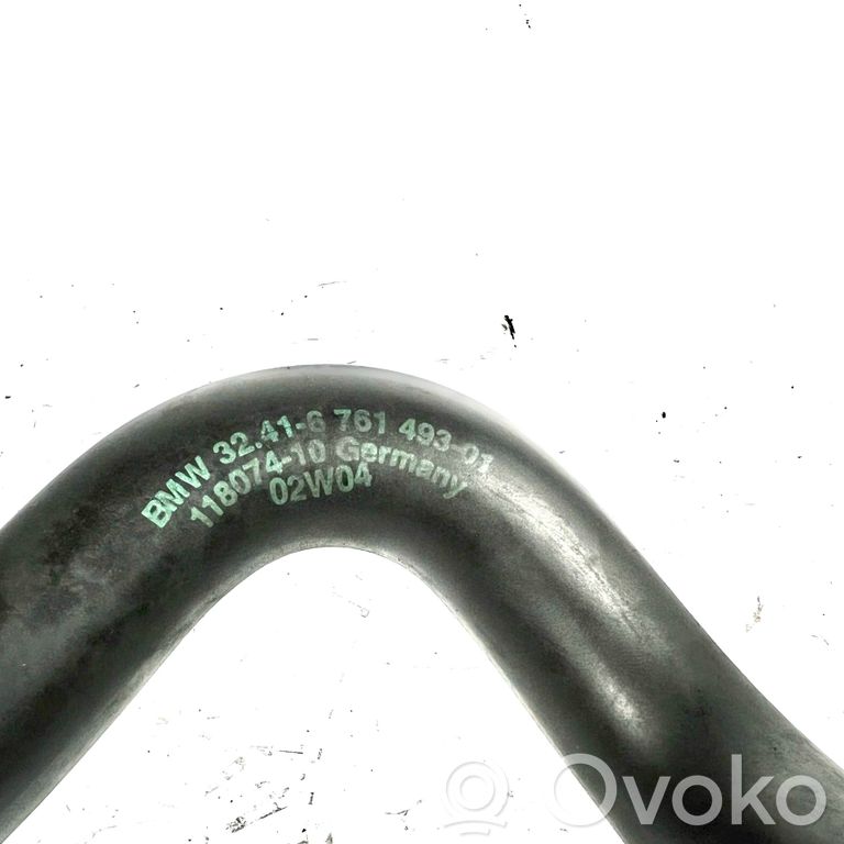 Caurulīte (-es) / šļūtene (-es)