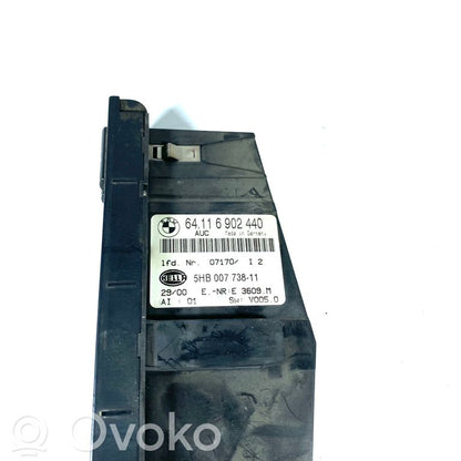 Air conditioning / climate control / interior heating control unit (in the passenger compartment)