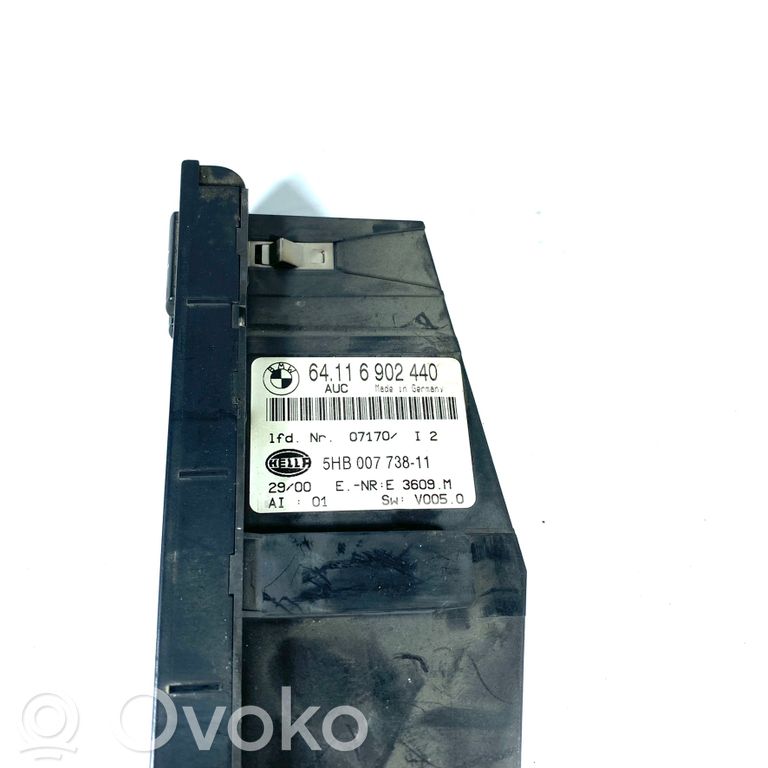 Air conditioning / climate control / interior heating control unit (in the passenger compartment)