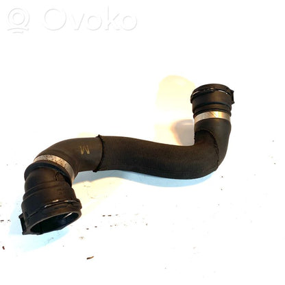 Caurulīte (-es) / šļūtene (-es)
