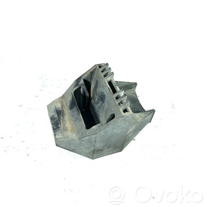 Radiator(s) holder/bracket