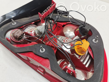 Задний фонарь в кузове