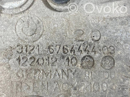 Priekšējā riteņa rumbas vārpstas šarnīrs (stupica, capfa)