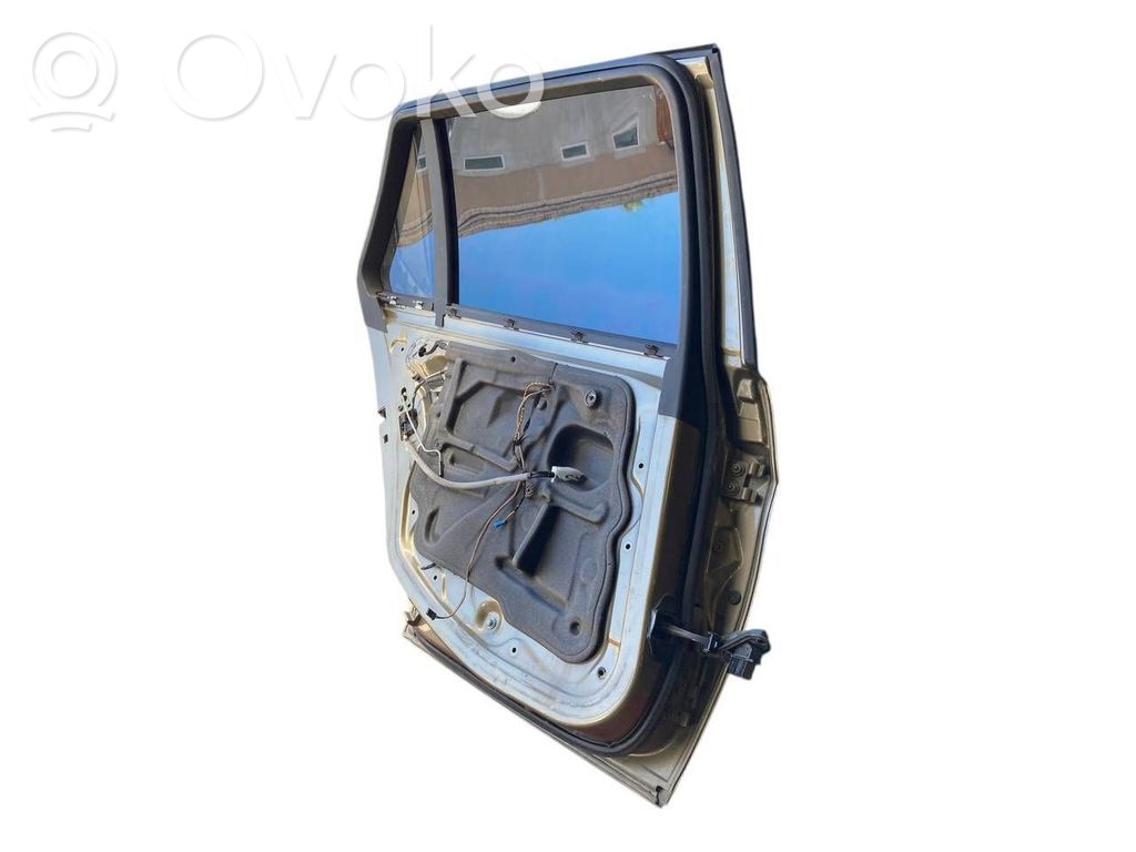 Aizmugurējās durvis