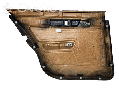 Apšuvums aizmugurējām durvīm