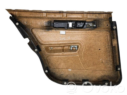 Apšuvums aizmugurējām durvīm