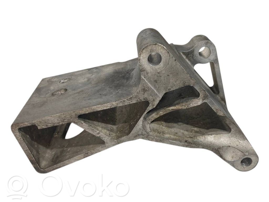 Dzinēja nostiprināšanas stiprinājums-kronšteins