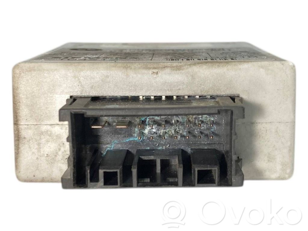 Piekabes āķa vadības bloks