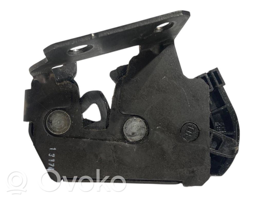 Aizmugurējā pārsega slēdzene