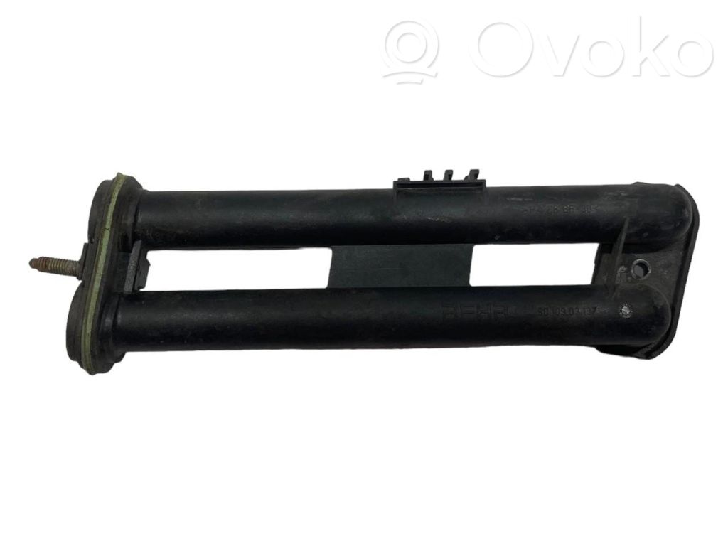 Caurulīte (-es) / šļūtene (-es)