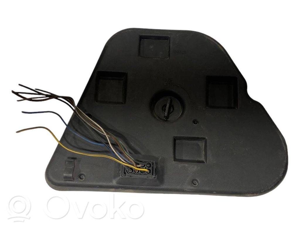 Держатель крышки заднего фонаря