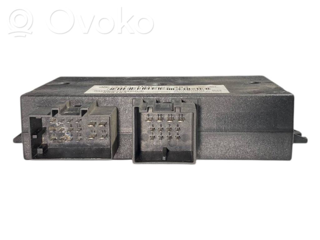 Piekabes āķa vadības bloks