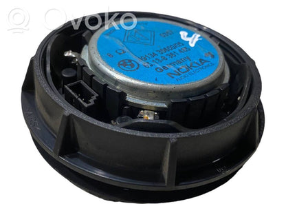 Skaļrunis (-i) priekšējās durvīs