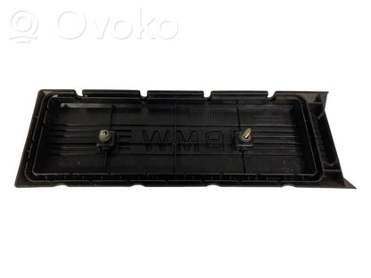 Dzinēja pārsegs (dekoratīva apdare)