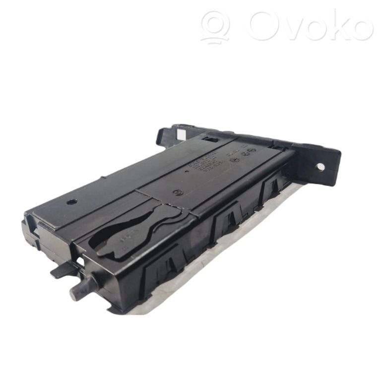 Glāžu turētājs (priekšā)