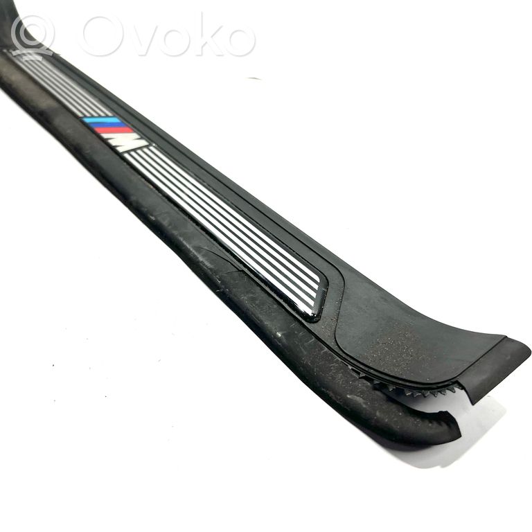 Priekšējā sliekšņa dekoratīvā apdare (iekšējā)