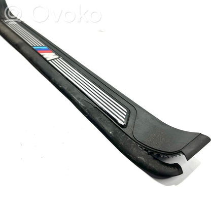 Priekšējā sliekšņa dekoratīvā apdare (iekšējā)