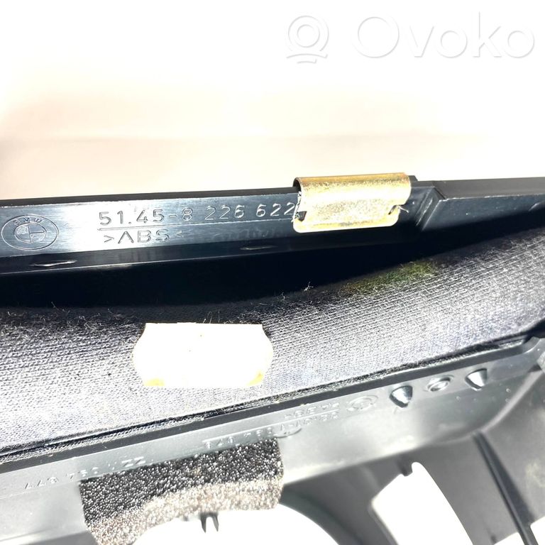 Stūres ass dekoratīvā apdare