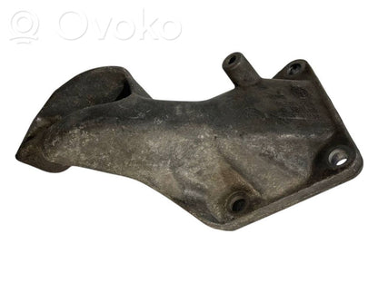Engine mounting bracket