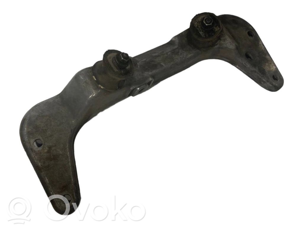 Transmission mounting bracket