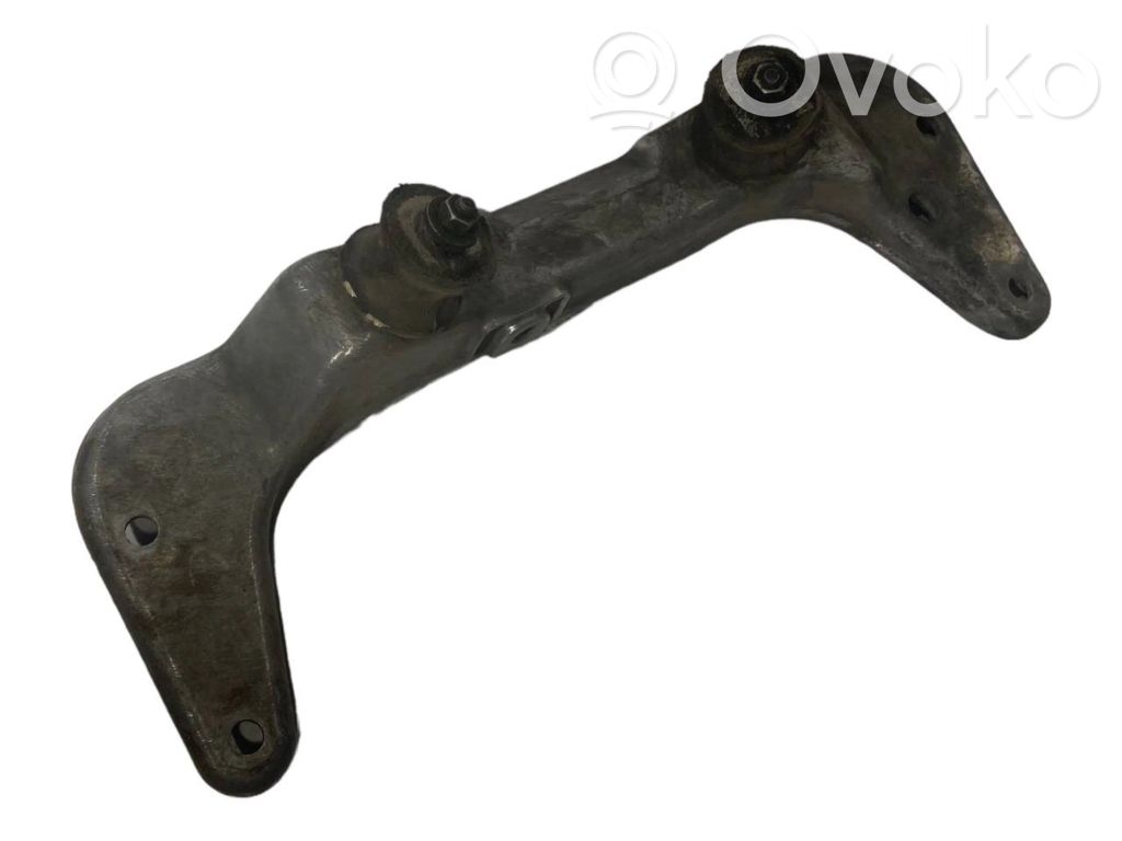 Pārnesumkārbas stiprinājuma kronšteins