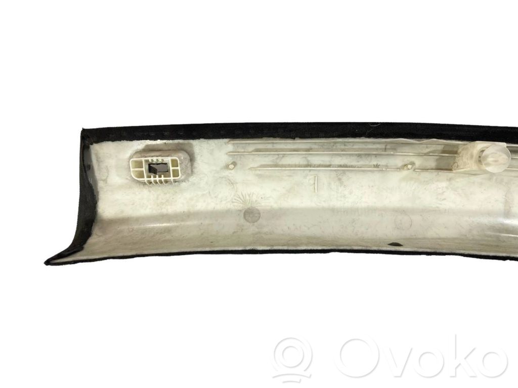 (A) statņa dekoratīvā apdare