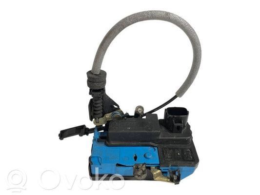 Priekšpusē slēdzene