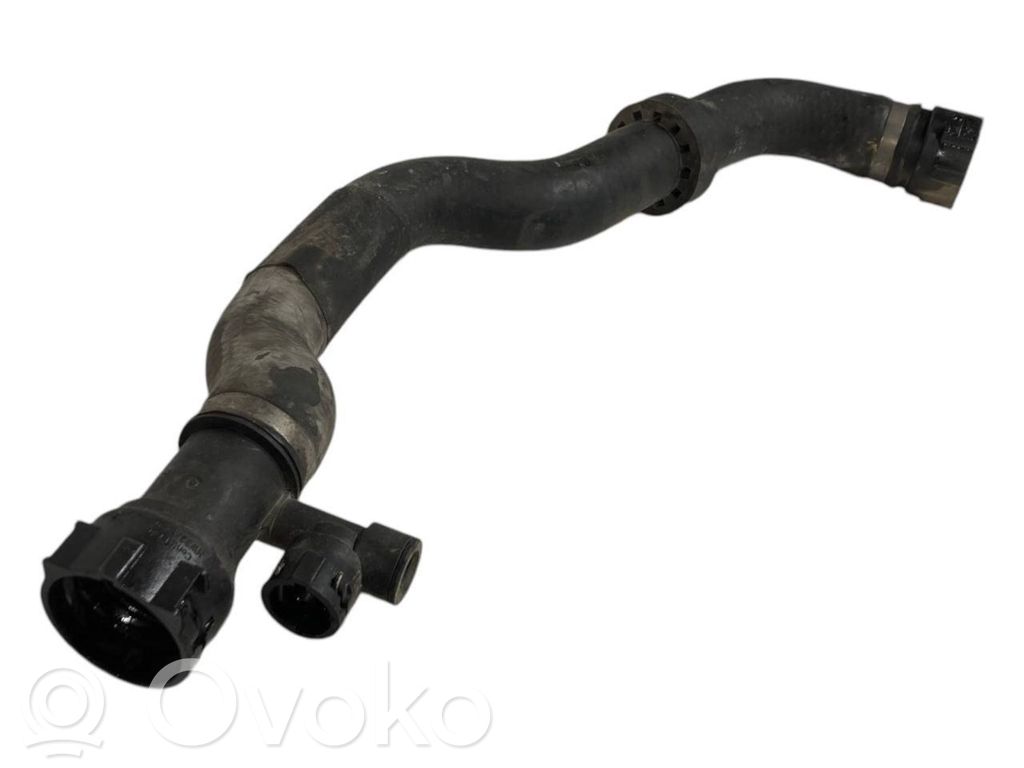 Caurulīte (-es) / šļūtene (-es)