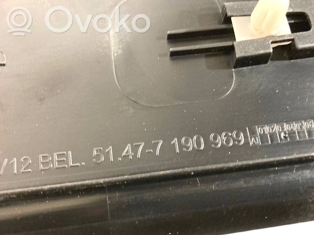 Priekšējā sliekšņa dekoratīvā apdare (iekšējā)