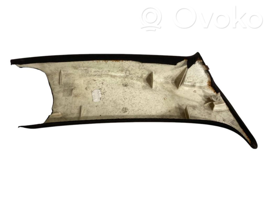 (C) statņa dekoratīvā apdare