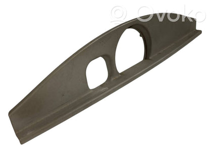 Верхняя декоративная отделка (возле окна)