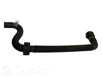 Caurulīte (-es) / šļūtene (-es)