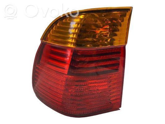 Aizmugurējais lukturis virsbūvē