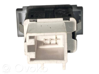 Pretslīdes (ASR) slēdzis