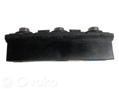 Gaisa kondicioniera / klimata kontroles / salona apsildes vadības bloks (salonā)