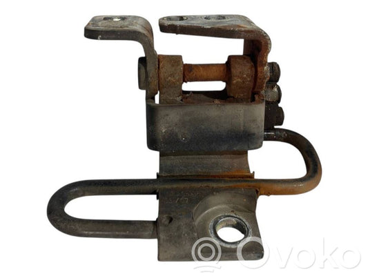 Priekšpusē apakšējā vira (eņģe)