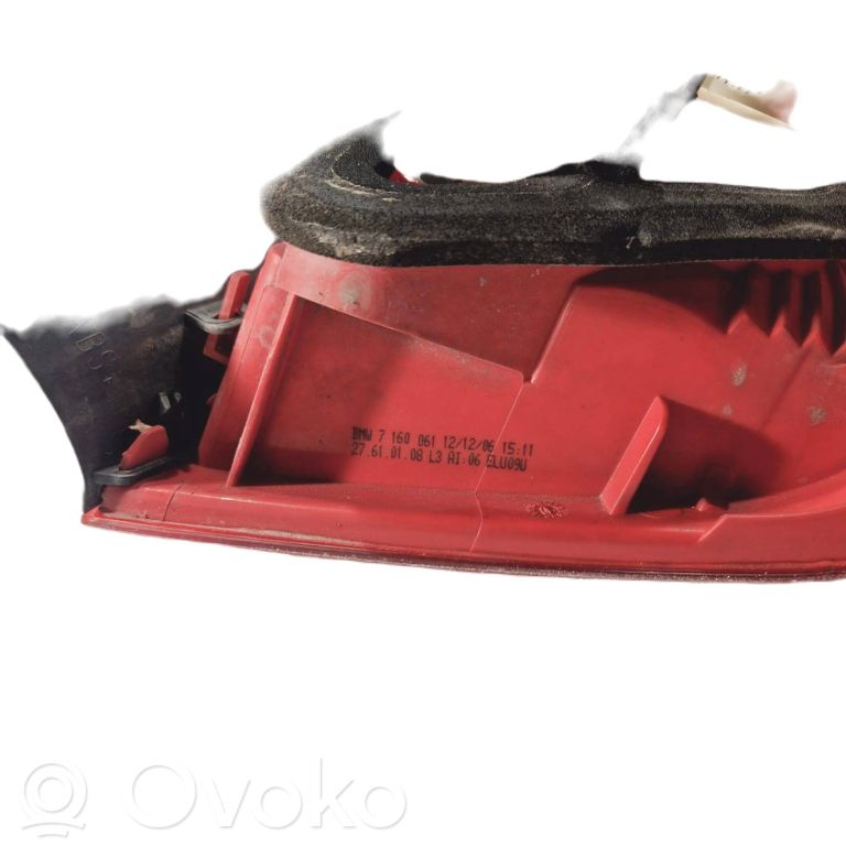 Aizmugurējais lukturis virsbūvē