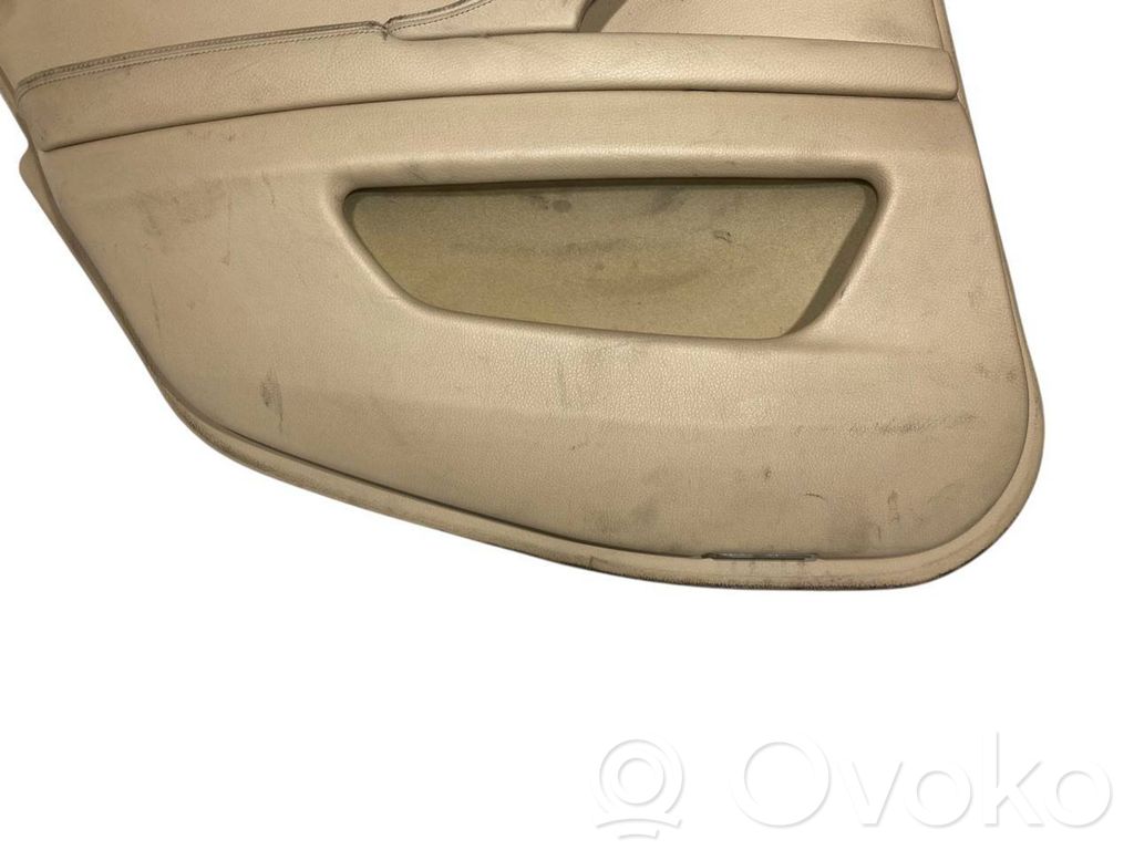 Apšuvums aizmugurējām durvīm