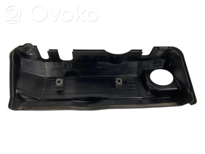 Dzinēja pārsegs (dekoratīva apdare)