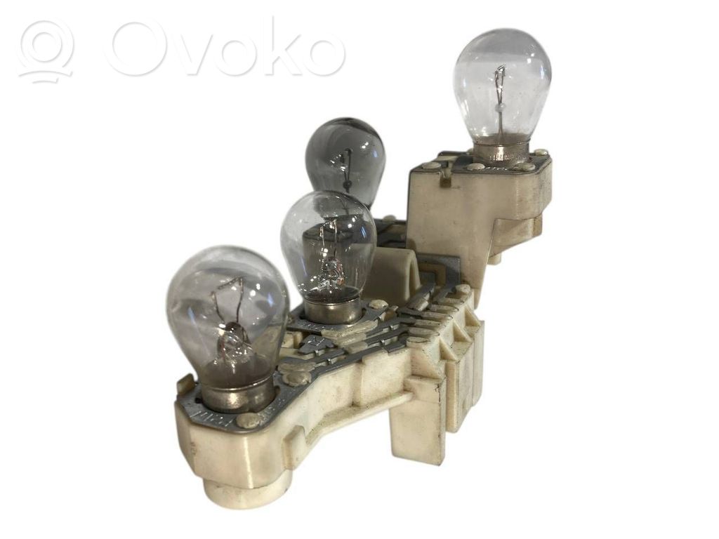 Держатель крышки заднего фонаря