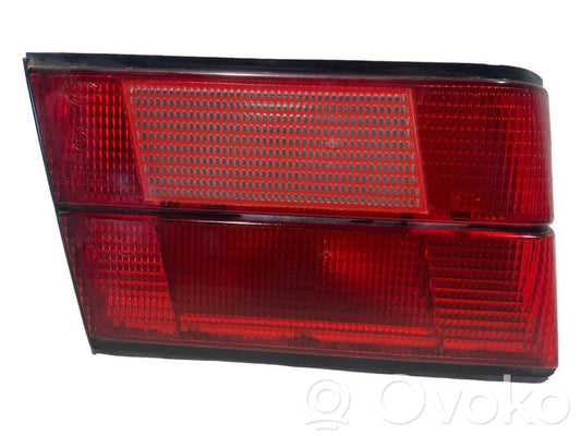 Задний фонарь на капоте