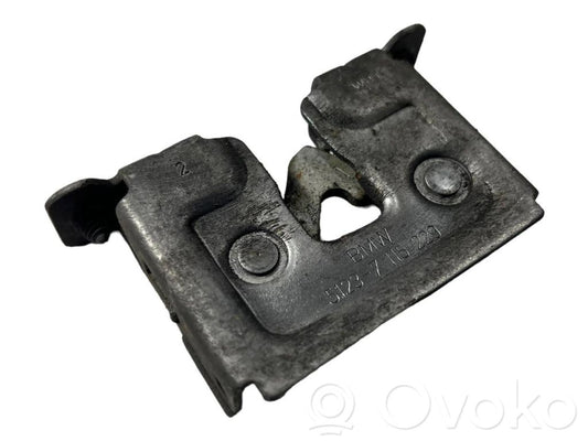 Dzinēja pārsega slēdzene