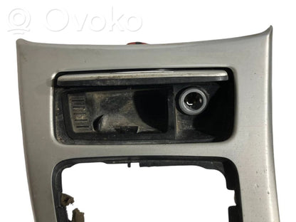 Ātrumu pārslēgšanas sviras dekoratīvā apdare (plastmasas)