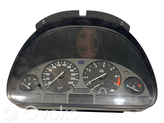 Speedometer (in the instrument panel)