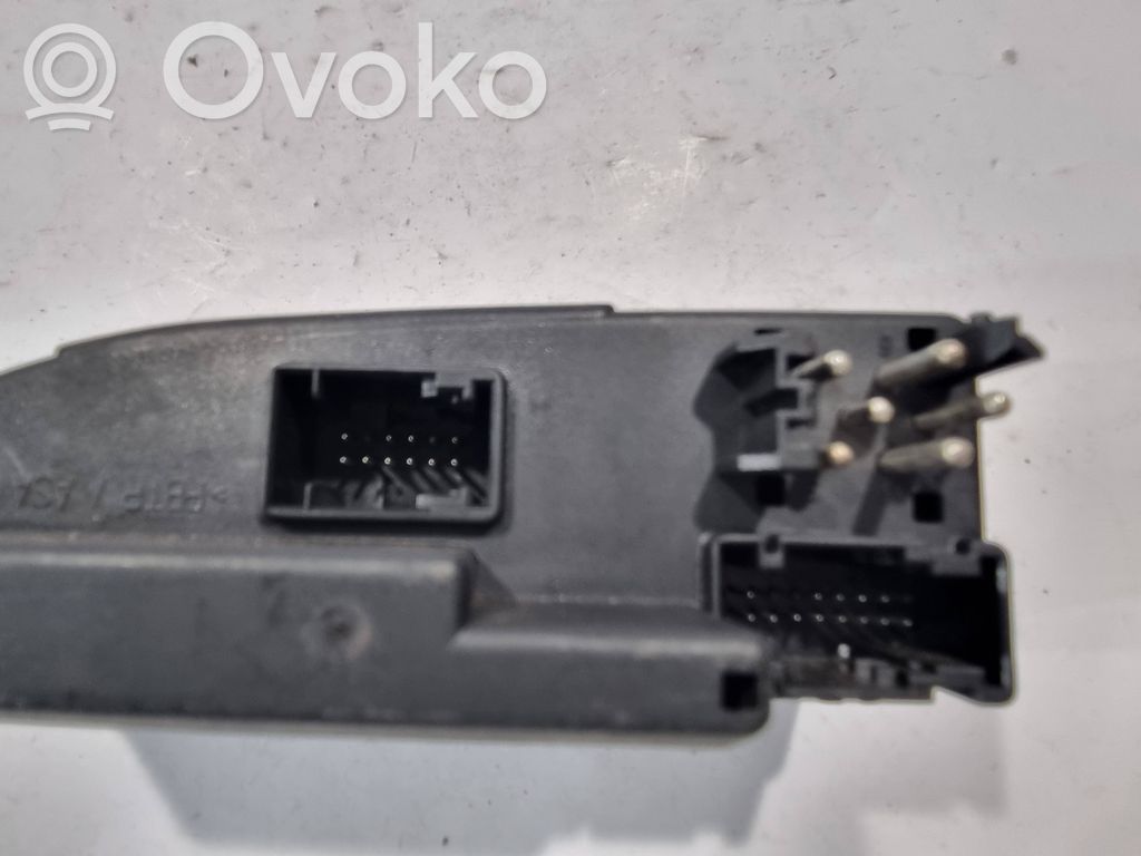 Window lift control switch(es)