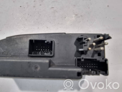 Window lift control switch(es)