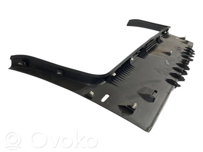 Bagāžnieka sliekšņa dekoratīvā apdare