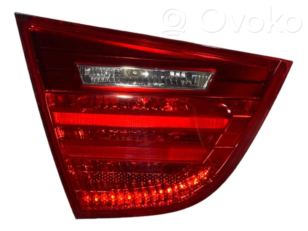 Aizmugurējais lukturis pārsegā